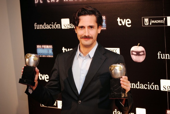Juan Diego Botto, con sus Premios Max al Mejor Actor del Año y Mejor Autor Revelación